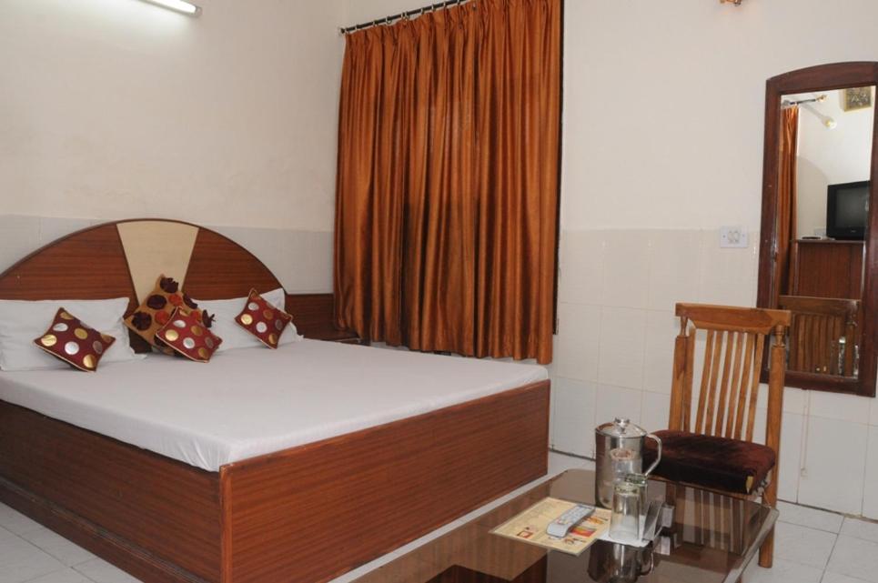 Hotel Surya Palace Chandīgarh Exterior foto